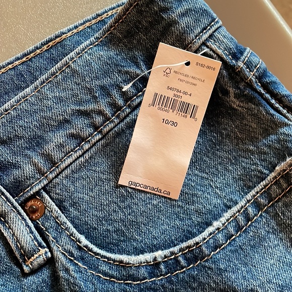 BNWT. Gap denim mini skirt - Picture 2 of 3